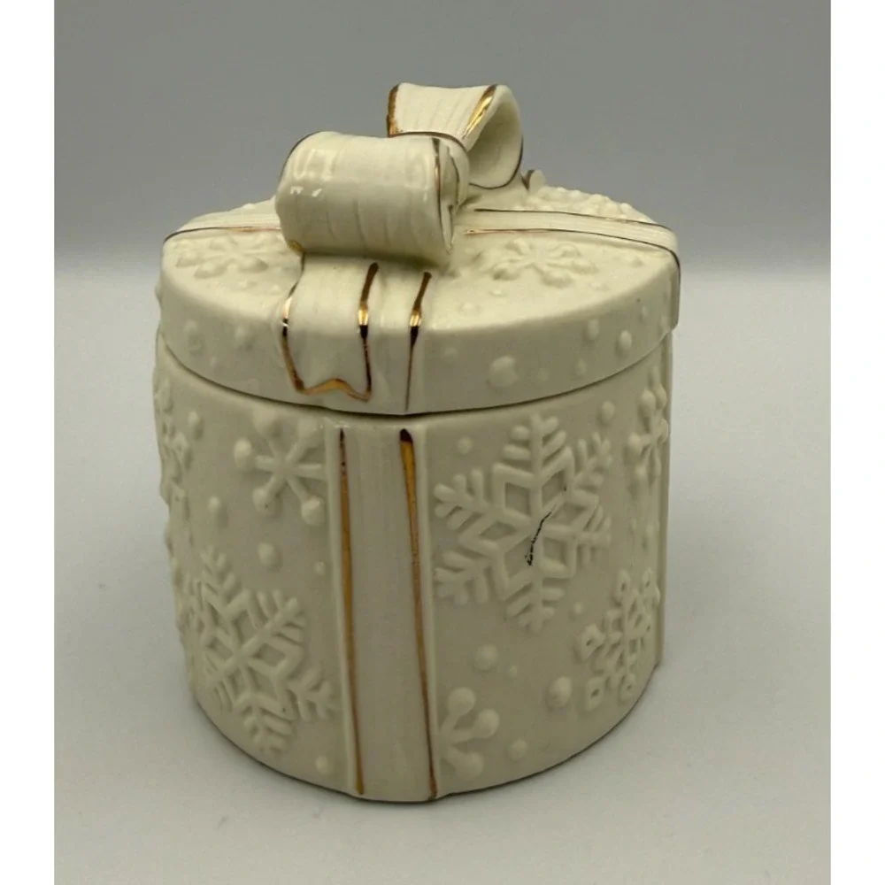 Bisque Porcelain w/Gold Accents Trinket Box Bow Snowflake 3.75 in H, 3.25 in D